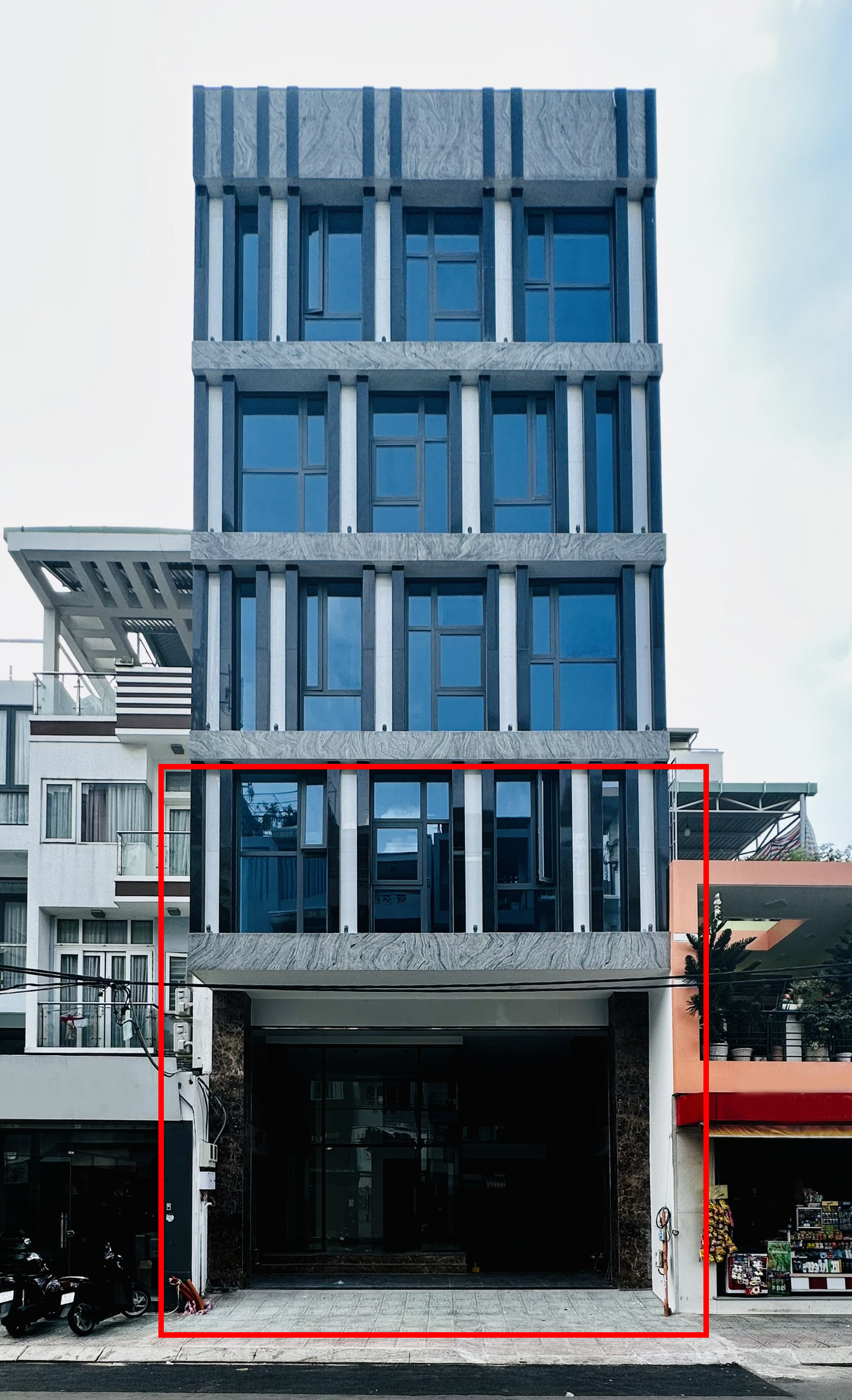 CHO THUÊ Mặt bằng Mặt tiền đường TRẦN KHẮC CHÂN P.TÂN ĐỊNH Q1
